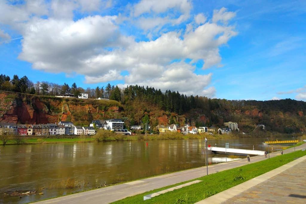 Pearl Studio Apart - King Bed - Netflix - Projector - Fast Wi-Fi Trier Buitenkant foto
