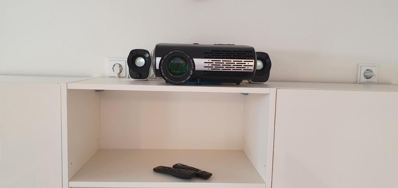 Pearl Studio Apart - King Bed - Netflix - Projector - Fast Wi-Fi Trier Buitenkant foto